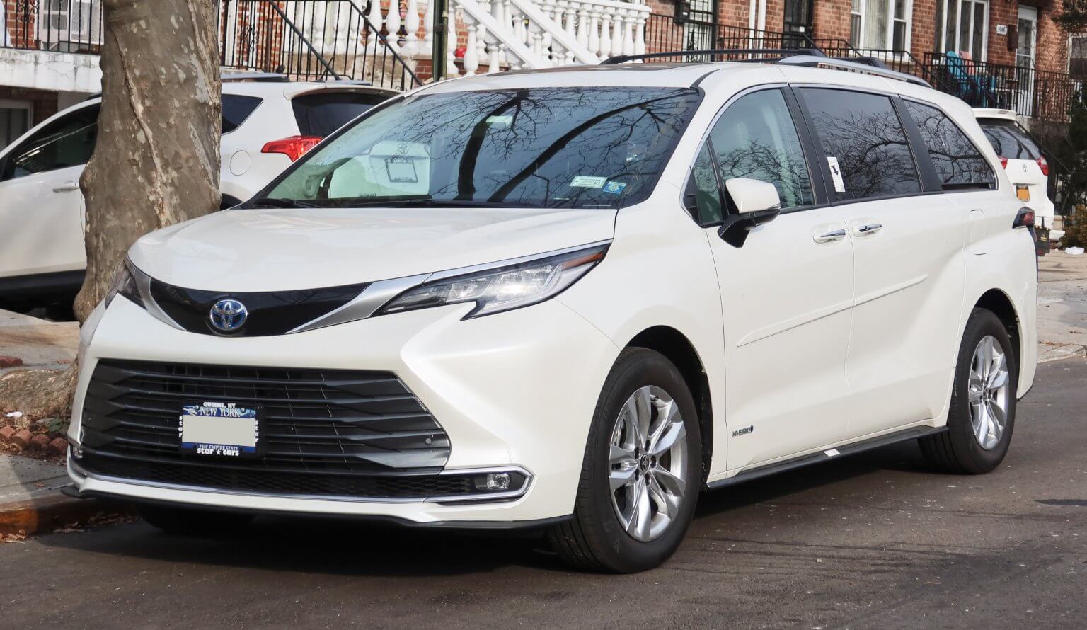 The Exact Bolt Pattern Of A Toyota Sienna - The Driver Adviser
